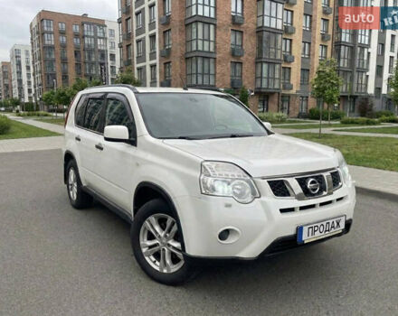 Білий Ніссан ІксТрейл, об'ємом двигуна 2 л та пробігом 275 тис. км за 9800 $, фото 1 на Automoto.ua