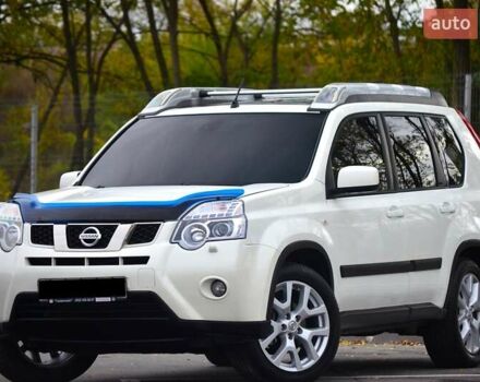 Белый Ниссан ИксТрейл, объемом двигателя 2 л и пробегом 188 тыс. км за 13200 $, фото 1 на Automoto.ua