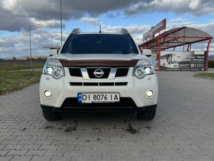 Ніссан ІксТрейл 2013 у Тячеве на Automoto.ua Білий Ніссан ІксТрейл, об'ємом двигуна 2 л та пробігом 311 тис. км за 15000 $, фото 1 на Automoto.ua