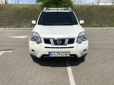 Ниссан ИксТрейл 2013 в Киеве на Automoto.ua Белый Ниссан ИксТрейл, объемом двигателя 0 л и пробегом 207 тыс. км за 14400 $, фото 1 на Automoto.ua