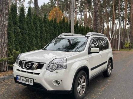 Ниссан ИксТрейл 2013 в Киеве на Automoto.ua Белый Ниссан ИксТрейл, объемом двигателя 2 л и пробегом 235 тыс. км за 13500 $, фото 1 на Automoto.ua