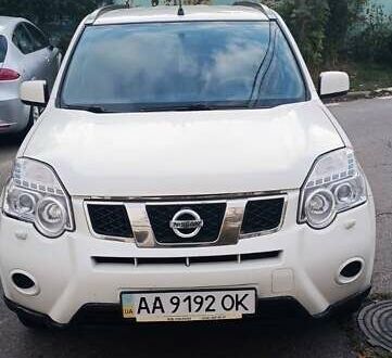 Ниссан ИксТрейл 2013 в Киеве на Automoto.ua Белый Ниссан ИксТрейл, объемом двигателя 2 л и пробегом 275 тыс. км за 11000 $, фото 1 на Automoto.ua