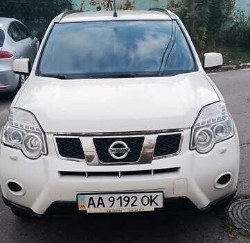 Ниссан ИксТрейл 2013 в Киеве на Automoto.ua Белый Ниссан ИксТрейл, объемом двигателя 2 л и пробегом 275 тыс. км за 11000 $, фото 1 на Automoto.ua