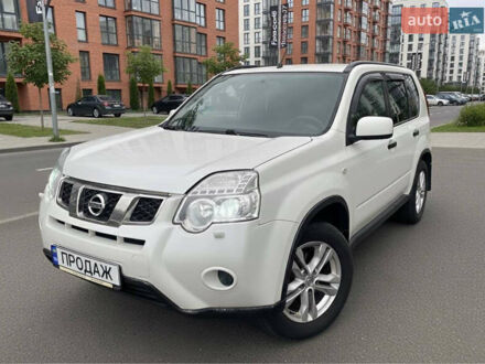Белый Ниссан ИксТрейл, объемом двигателя 2 л и пробегом 275 тыс. км за 9999 $, фото 1 на Automoto.ua
