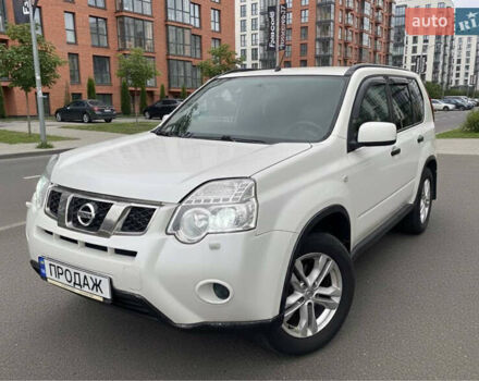 Белый Ниссан ИксТрейл, объемом двигателя 2 л и пробегом 275 тыс. км за 9999 $, фото 1 на Automoto.ua