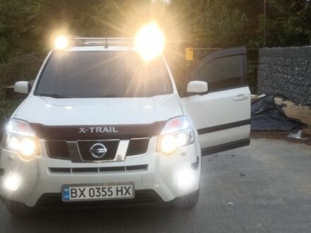 Ниссан ИксТрейл 2014 в Хмельницком на Automoto.ua Белый Ниссан ИксТрейл, объемом двигателя 2 л и пробегом 221 тыс. км за 13150 $, фото 1 на Automoto.ua