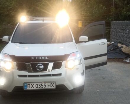 Белый Ниссан ИксТрейл, объемом двигателя 2 л и пробегом 221 тыс. км за 13150 $, фото 1 на Automoto.ua