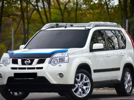 Белый Ниссан ИксТрейл, объемом двигателя 2 л и пробегом 122 тыс. км за 13800 $, фото 1 на Automoto.ua