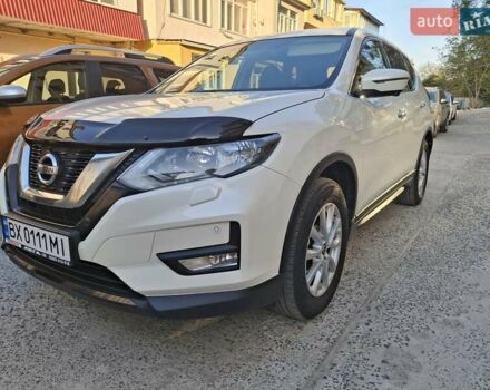 Белый Ниссан ИксТрейл, объемом двигателя 2.49 л и пробегом 140 тыс. км за 19000 $, фото 1 на Automoto.ua