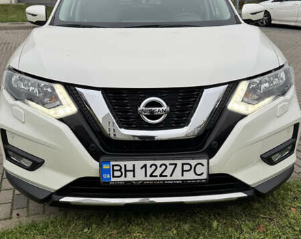 Белый Ниссан ИксТрейл, объемом двигателя 1.6 л и пробегом 70 тыс. км за 24000 $, фото 1 на Automoto.ua