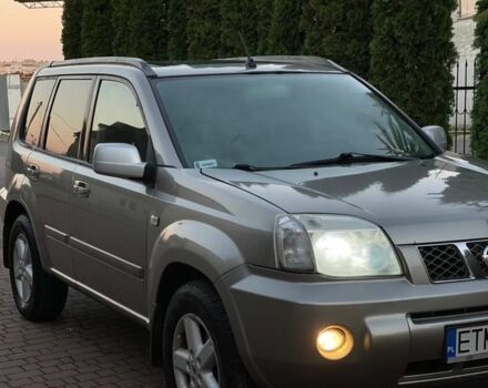 Бежевый Ниссан ИксТрейл, объемом двигателя 2.2 л и пробегом 337 тыс. км за 3650 $, фото 4 на Automoto.ua