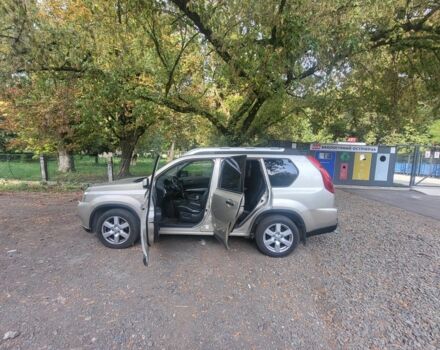 Бежевый Ниссан ИксТрейл, объемом двигателя 2 л и пробегом 240 тыс. км за 8000 $, фото 1 на Automoto.ua