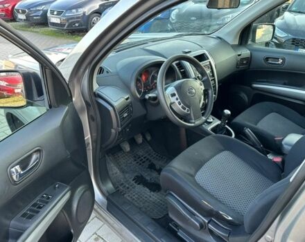 Бежевий Ніссан ІксТрейл, об'ємом двигуна 0 л та пробігом 220 тис. км за 2800 $, фото 4 на Automoto.ua