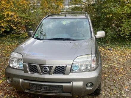 Бежевый Ниссан ИксТрейл, объемом двигателя 2.2 л и пробегом 250 тыс. км за 3580 $, фото 1 на Automoto.ua