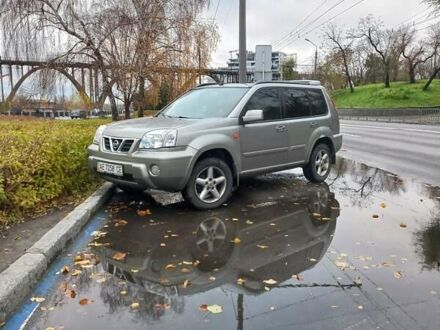 Бежевий Ніссан ІксТрейл, об'ємом двигуна 2.5 л та пробігом 300 тис. км за 8000 $, фото 1 на Automoto.ua