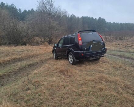 Черный Ниссан ИксТрейл, объемом двигателя 2.2 л и пробегом 290 тыс. км за 4500 $, фото 2 на Automoto.ua