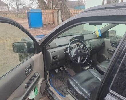 Черный Ниссан ИксТрейл, объемом двигателя 2.2 л и пробегом 290 тыс. км за 4500 $, фото 10 на Automoto.ua