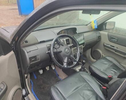 Черный Ниссан ИксТрейл, объемом двигателя 2.2 л и пробегом 290 тыс. км за 4500 $, фото 5 на Automoto.ua