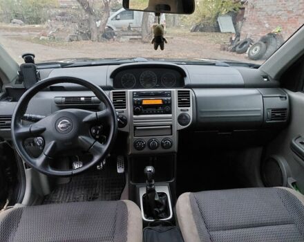 Черный Ниссан ИксТрейл, объемом двигателя 2.2 л и пробегом 260 тыс. км за 3000 $, фото 14 на Automoto.ua