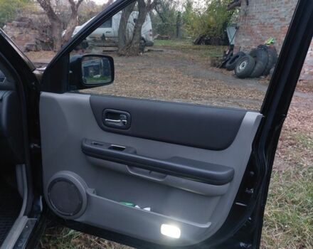 Черный Ниссан ИксТрейл, объемом двигателя 2.2 л и пробегом 260 тыс. км за 3000 $, фото 9 на Automoto.ua