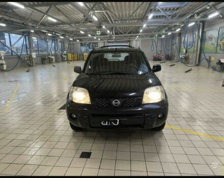 Черный Ниссан ИксТрейл, объемом двигателя 2.2 л и пробегом 330 тыс. км за 4389 $, фото 1 на Automoto.ua