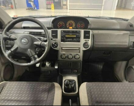 Черный Ниссан ИксТрейл, объемом двигателя 2.2 л и пробегом 330 тыс. км за 4389 $, фото 5 на Automoto.ua