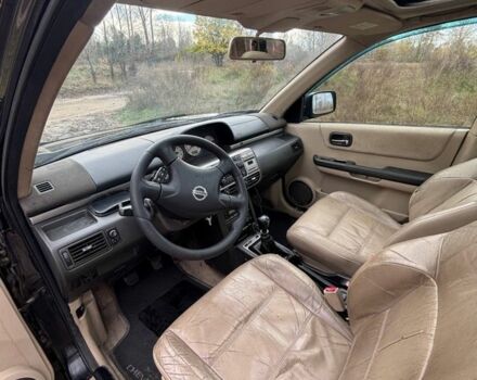 Черный Ниссан ИксТрейл, объемом двигателя 2.2 л и пробегом 300 тыс. км за 4000 $, фото 6 на Automoto.ua