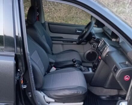 Черный Ниссан ИксТрейл, объемом двигателя 2 л и пробегом 380 тыс. км за 6500 $, фото 6 на Automoto.ua