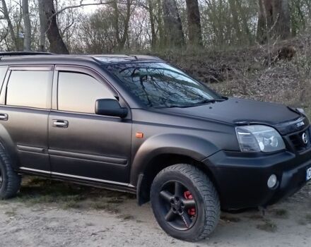 Черный Ниссан ИксТрейл, объемом двигателя 2 л и пробегом 380 тыс. км за 6500 $, фото 2 на Automoto.ua