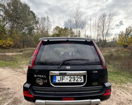 Черный Ниссан ИксТрейл, объемом двигателя 2.2 л и пробегом 300 тыс. км за 4000 $, фото 3 на Automoto.ua