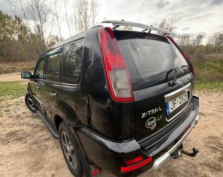 Черный Ниссан ИксТрейл, объемом двигателя 2.2 л и пробегом 300 тыс. км за 4000 $, фото 4 на Automoto.ua