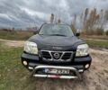 Черный Ниссан ИксТрейл, объемом двигателя 2.2 л и пробегом 300 тыс. км за 4000 $, фото 2 на Automoto.ua