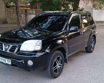 Черный Ниссан ИксТрейл, объемом двигателя 2 л и пробегом 300 тыс. км за 5500 $, фото 1 на Automoto.ua