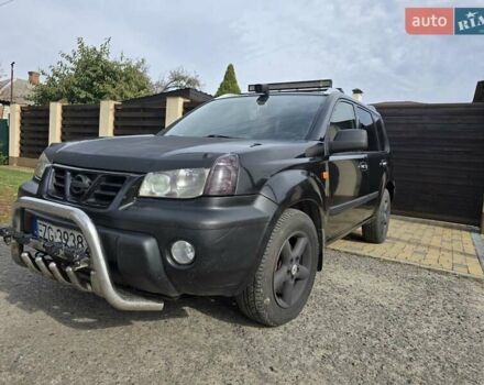 Черный Ниссан ИксТрейл, объемом двигателя 2.2 л и пробегом 300 тыс. км за 3300 $, фото 1 на Automoto.ua