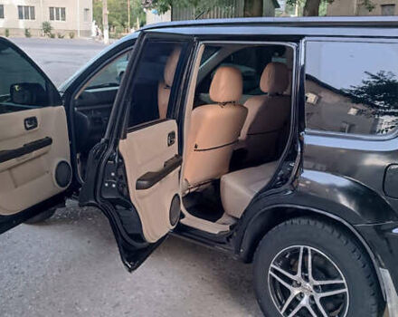 Черный Ниссан ИксТрейл, объемом двигателя 2 л и пробегом 300 тыс. км за 5500 $, фото 10 на Automoto.ua