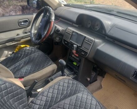 Черный Ниссан ИксТрейл, объемом двигателя 2 л и пробегом 302 тыс. км за 3984 $, фото 1 на Automoto.ua