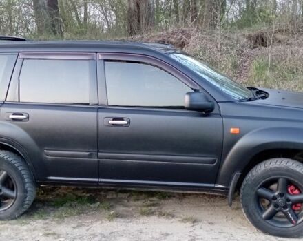 Черный Ниссан ИксТрейл, объемом двигателя 2 л и пробегом 380 тыс. км за 6500 $, фото 1 на Automoto.ua