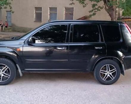 Черный Ниссан ИксТрейл, объемом двигателя 2 л и пробегом 300 тыс. км за 6300 $, фото 2 на Automoto.ua