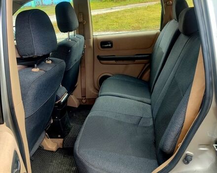 Черный Ниссан ИксТрейл, объемом двигателя 2.2 л и пробегом 357 тыс. км за 4000 $, фото 9 на Automoto.ua