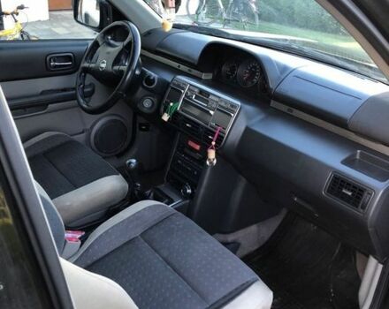 Черный Ниссан ИксТрейл, объемом двигателя 2.2 л и пробегом 310 тыс. км за 2700 $, фото 5 на Automoto.ua