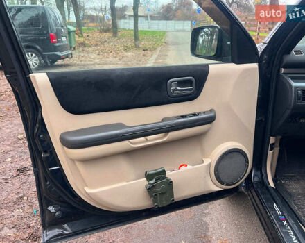 Черный Ниссан ИксТрейл, объемом двигателя 2 л и пробегом 215 тыс. км за 6490 $, фото 8 на Automoto.ua