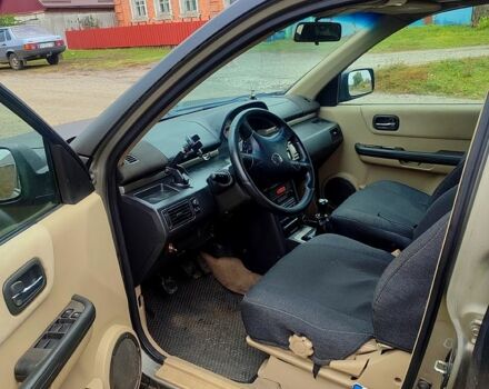 Черный Ниссан ИксТрейл, объемом двигателя 2.2 л и пробегом 357 тыс. км за 4000 $, фото 7 на Automoto.ua