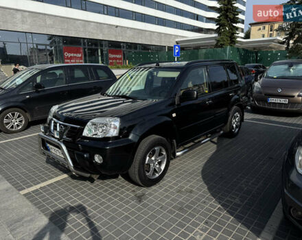 Черный Ниссан ИксТрейл, объемом двигателя 2.5 л и пробегом 318 тыс. км за 8000 $, фото 1 на Automoto.ua