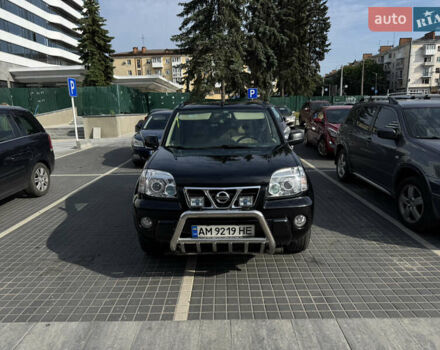 Черный Ниссан ИксТрейл, объемом двигателя 2.5 л и пробегом 318 тыс. км за 8000 $, фото 2 на Automoto.ua