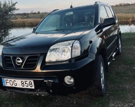 Черный Ниссан ИксТрейл, объемом двигателя 2.2 л и пробегом 400 тыс. км за 3222 $, фото 3 на Automoto.ua