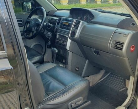 Черный Ниссан ИксТрейл, объемом двигателя 2.5 л и пробегом 260 тыс. км за 5150 $, фото 5 на Automoto.ua