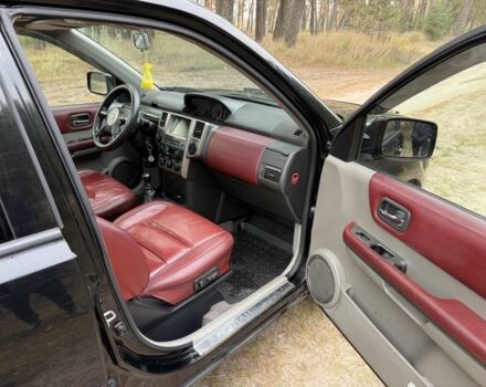 Черный Ниссан ИксТрейл, объемом двигателя 2.2 л и пробегом 225 тыс. км за 3800 $, фото 11 на Automoto.ua