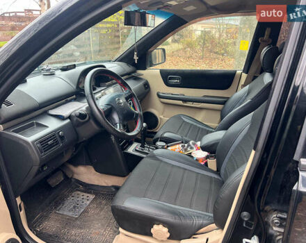 Черный Ниссан ИксТрейл, объемом двигателя 2 л и пробегом 215 тыс. км за 6490 $, фото 9 на Automoto.ua