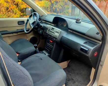 Черный Ниссан ИксТрейл, объемом двигателя 2.2 л и пробегом 357 тыс. км за 4000 $, фото 8 на Automoto.ua