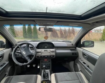 Черный Ниссан ИксТрейл, объемом двигателя 2.2 л и пробегом 290 тыс. км за 3841 $, фото 2 на Automoto.ua